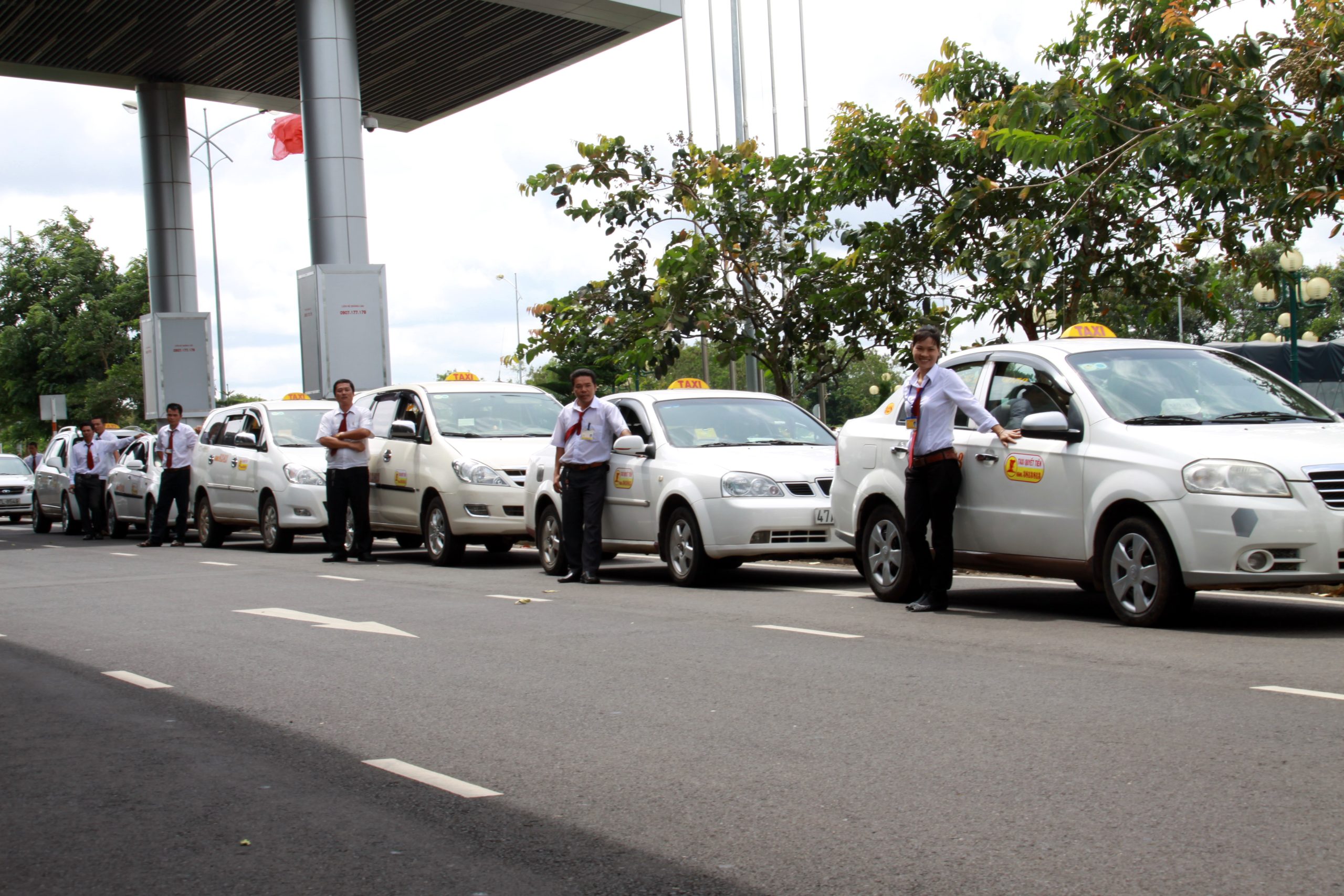 số điện thoại taxi BMT