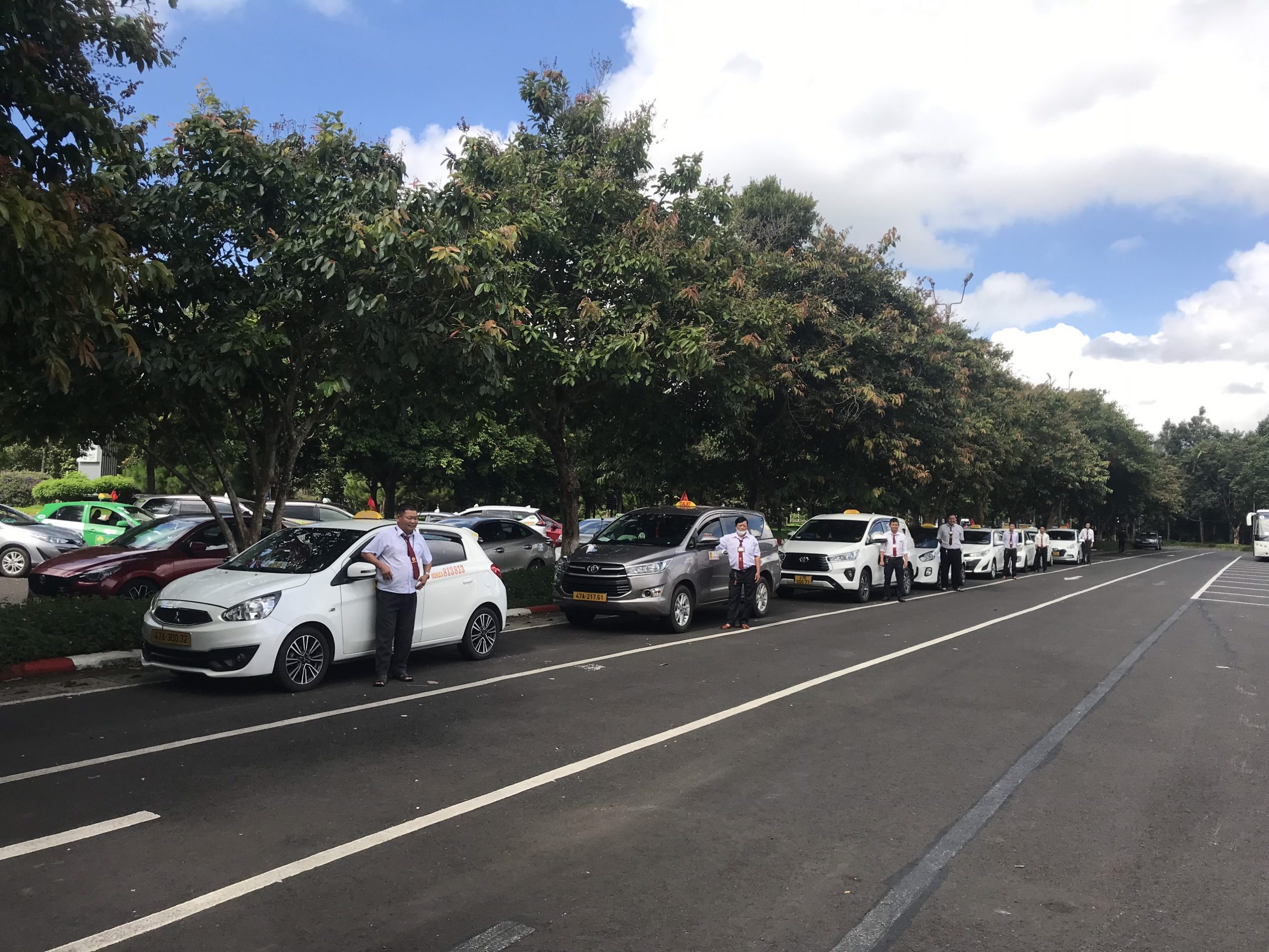 số hotline taxi bmt