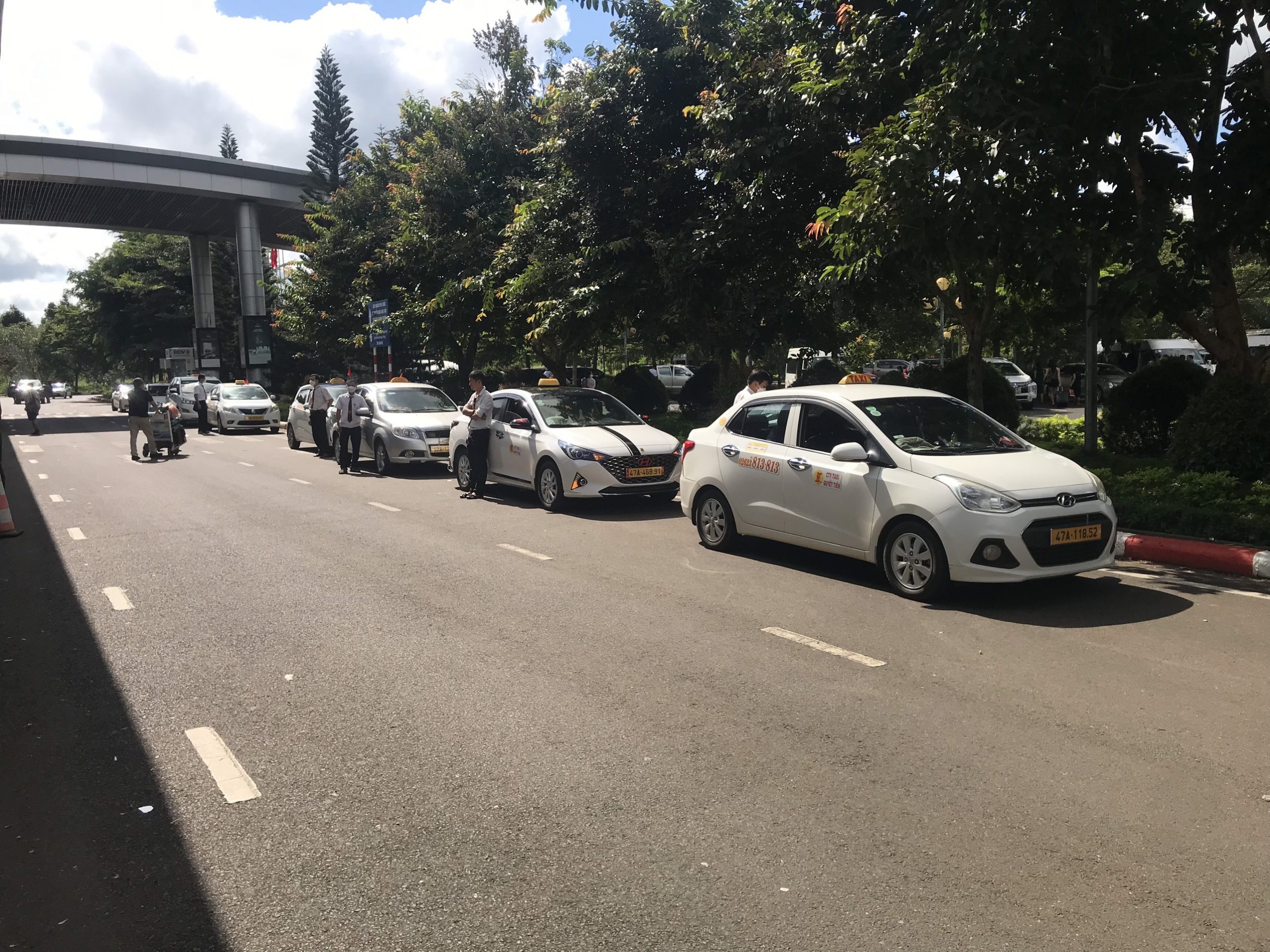 Số điện thoại taxi 4 chỗ Daklak