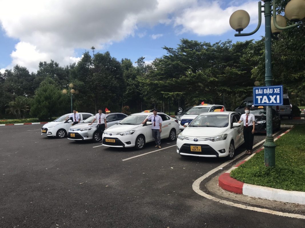 taxi đưa đón sân bay BMT