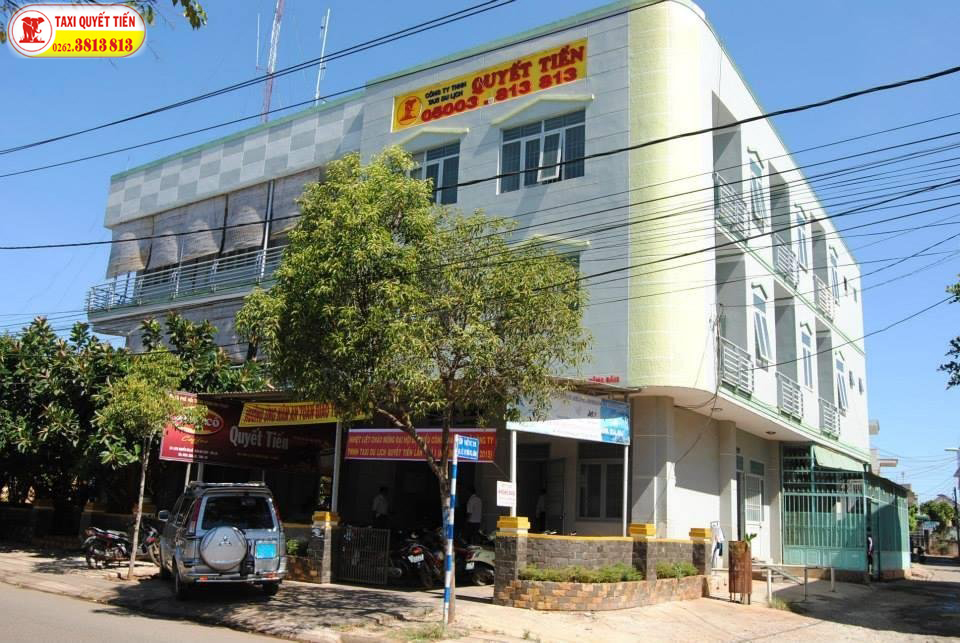 taxi đưa đón sân bay BMT