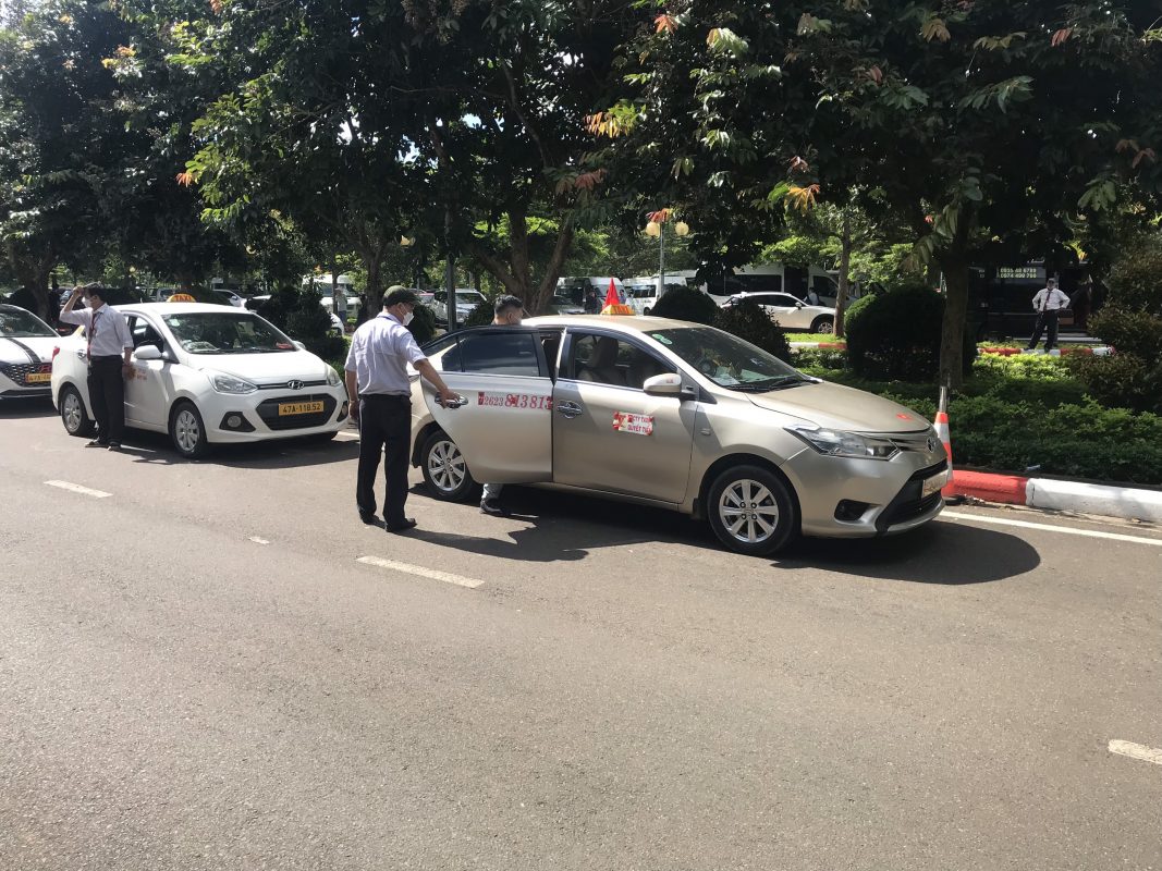 xe taxi sân bay bmt