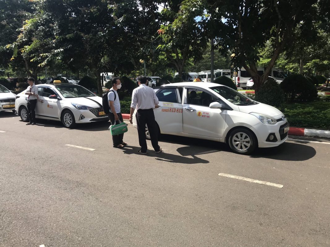 xe taxi sân bay BMT