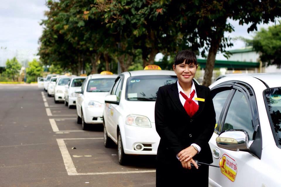 xe taxi sân bay bmt